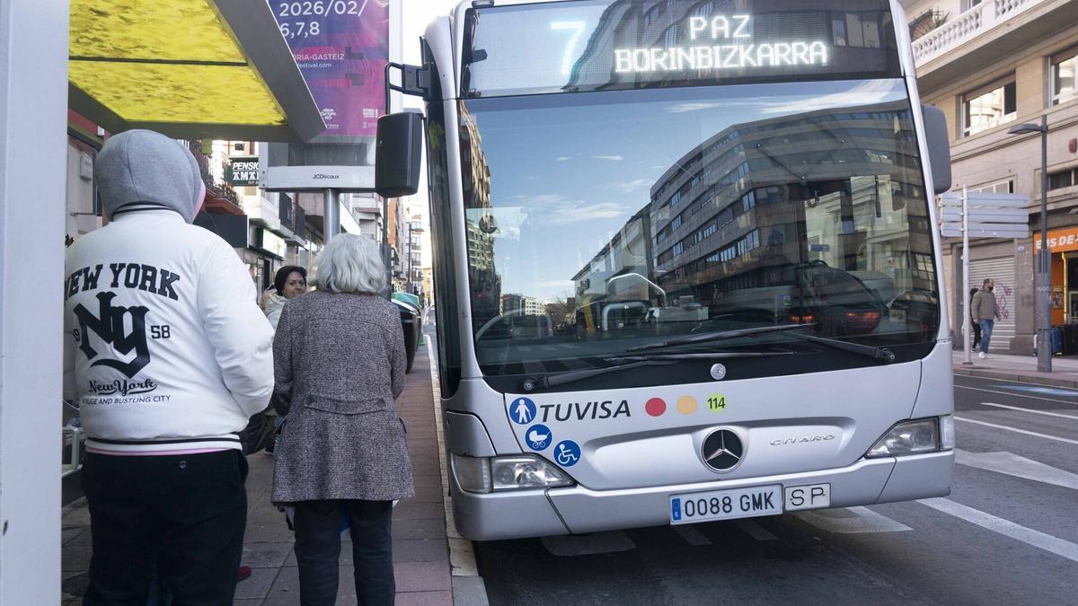 El calor deja fuera de servicio un autobús de Tuvisa