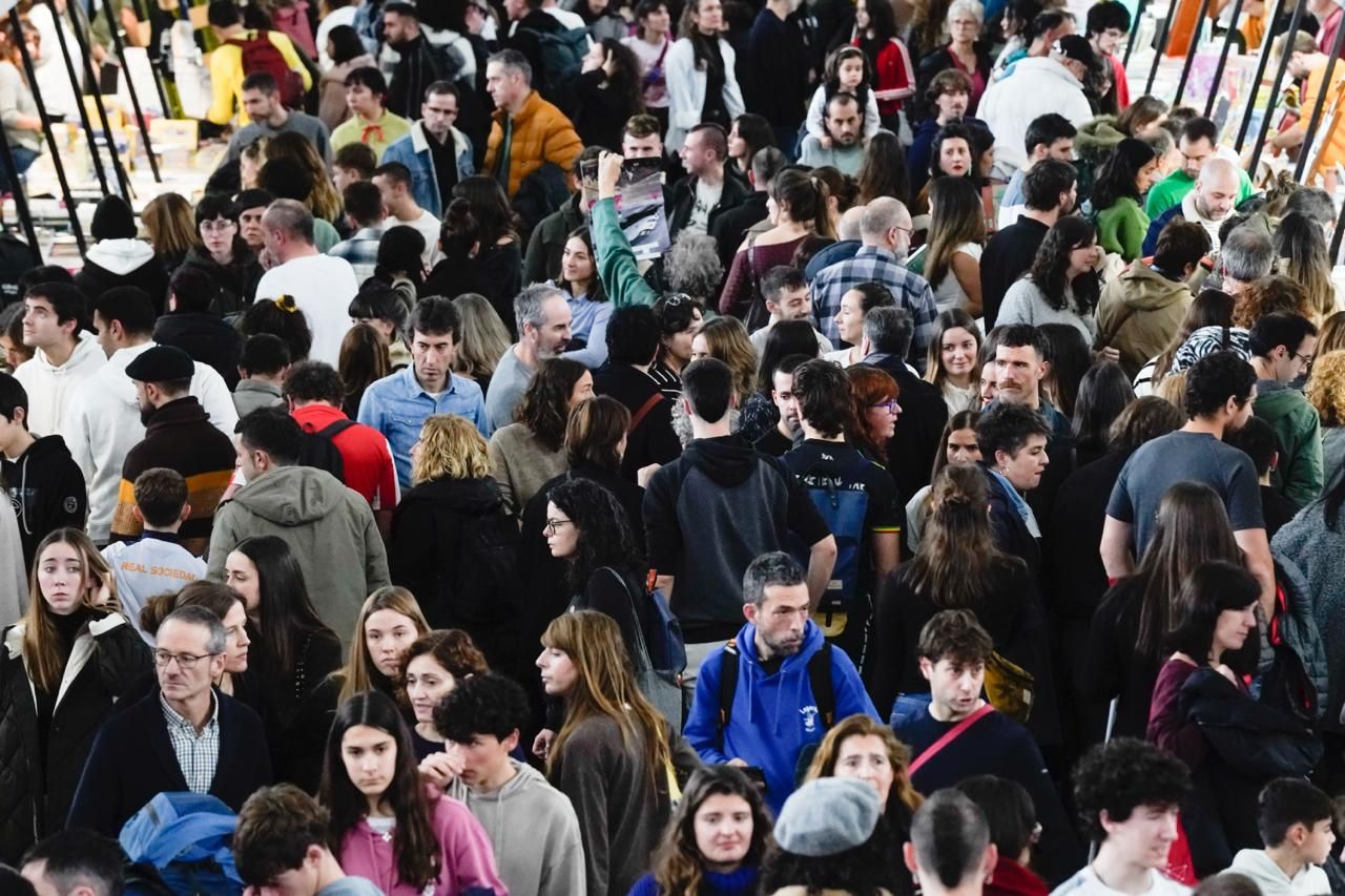 En imágenes: colas para acceder a una Durangoko Azoka a reventar