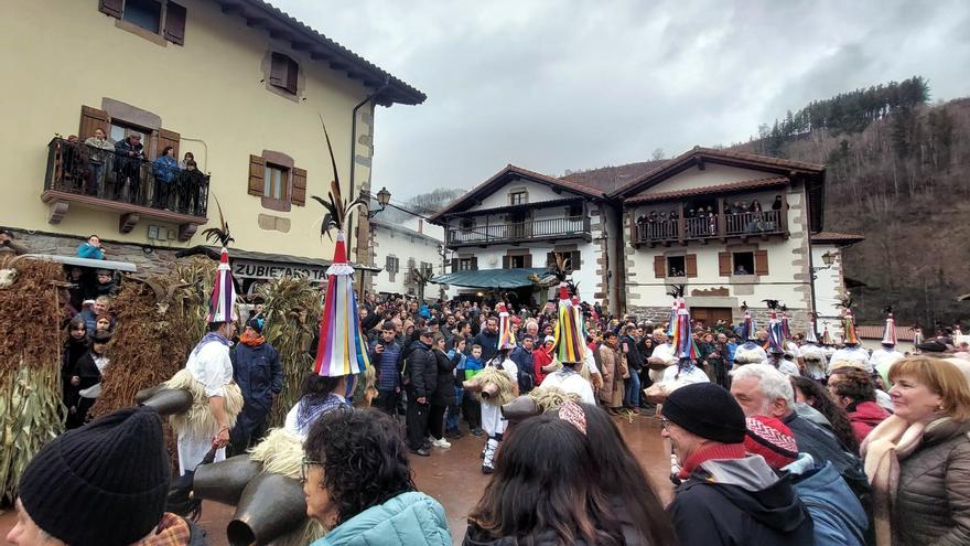 Zubieta baja el telón del carnaval en Malerreka
