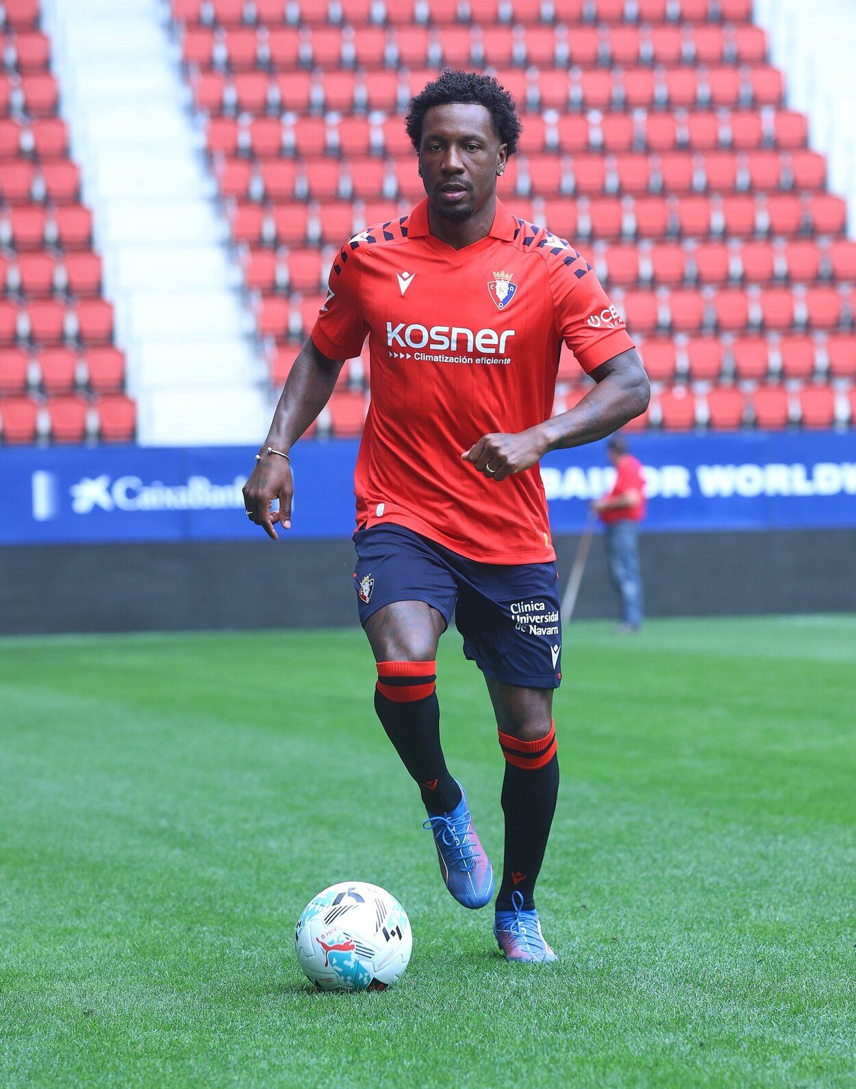 Fotos de la presentación de Sheraldo Becker como jugador de Osasuna
