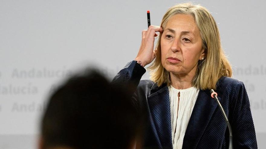 La consejera andaluza de Salud dimite por la crisis de los cribados del cáncer de mama