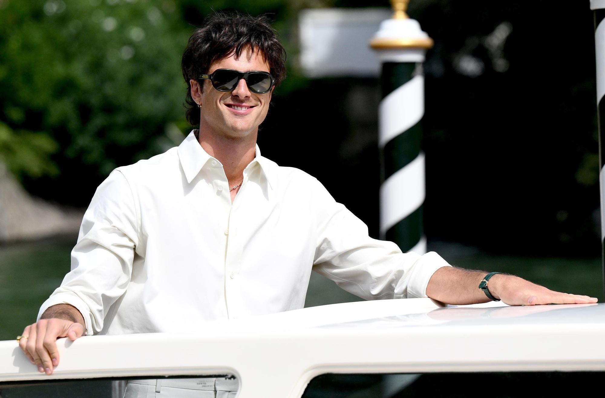 En fotos: el paseo triunfal de Jacob Elordi por la alfombra roja de Venecia