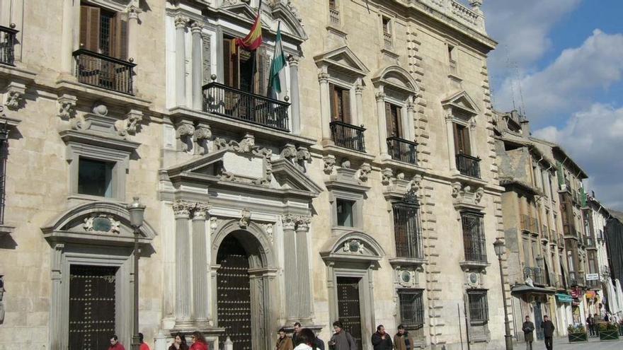 Condenado a doce años de cárcel por violar a una menor de 15 años con la que se coló en un instituto