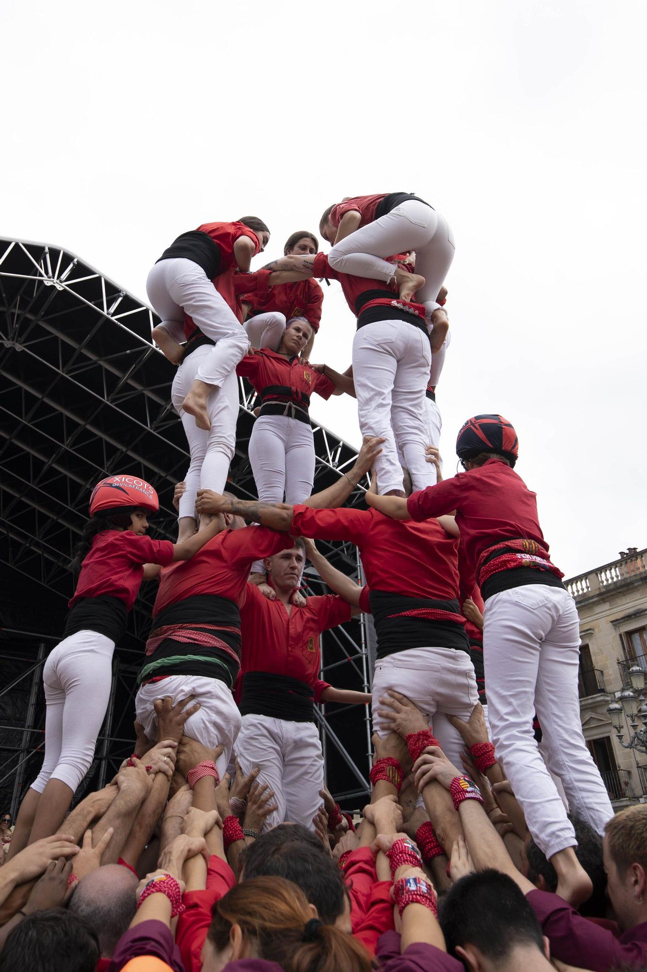 En imágenes: La Plaza Nueva de Vitoria acoge una gran Diada Castellera
