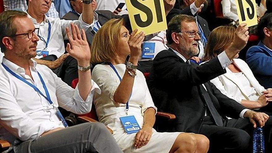 Maroto, Cospedal y Rajoy, en un momento del congreso celebrado ayer en Madrid.