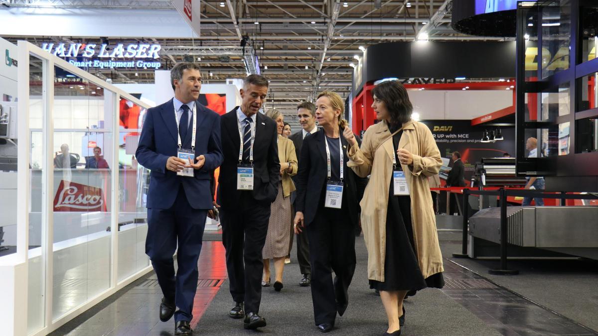 La diputada general de Gipuzkoa, Eider Mendoza, encabeza la delegación institucional que ha visitado EMO Hannover.