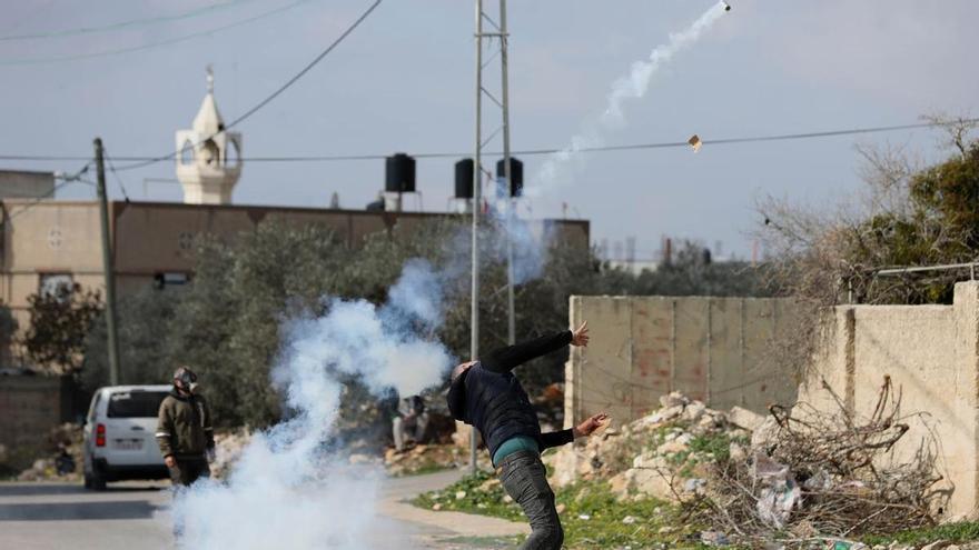 Israel mata a otros dos palestinos en una redada en Cisjordania tras bombardear Gaza