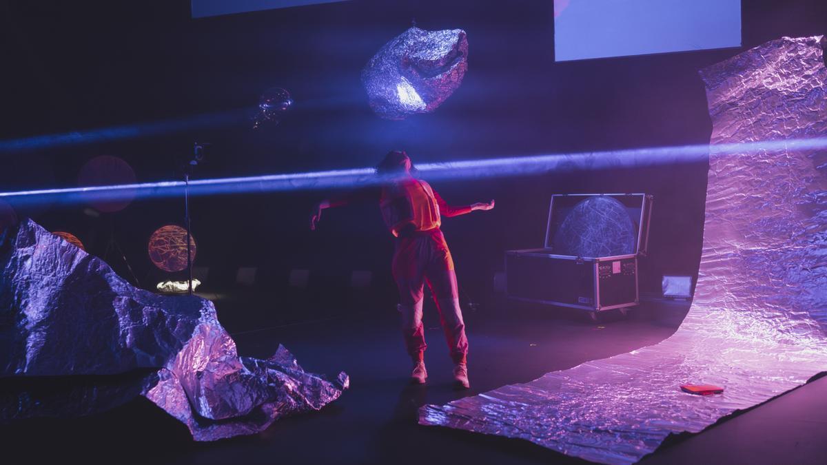 Imagen de la performance &#039;Cuerpos celestes&#039;, programada en la décima edición del festival Zinetika.