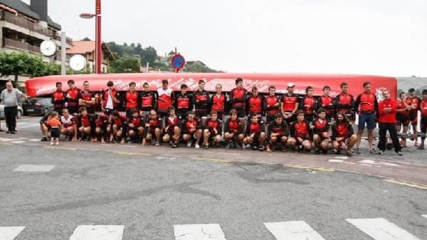 Zumaia presentó ayer a sus tripulaciones para esta temporada.