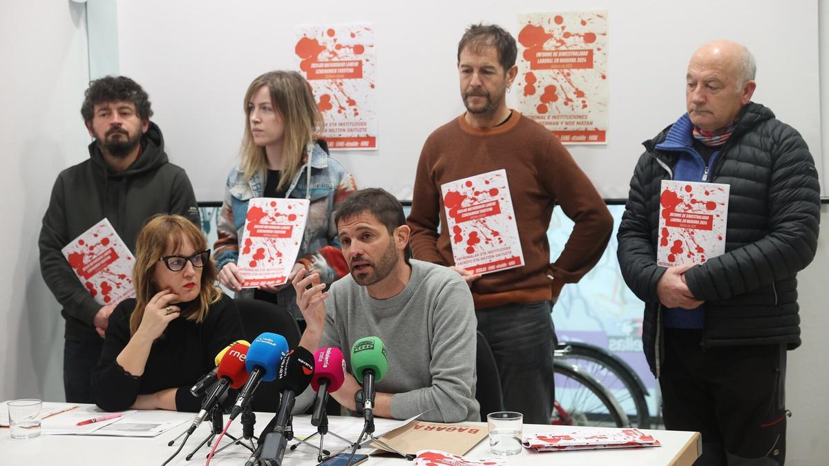 Representantes de los sindicatos en la sede de Steilas.