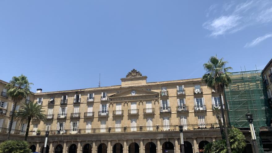Bajo la mirada del reloj de la Plaza Nueva: la historia del primer hotel con estrella Michelin de Bilbao