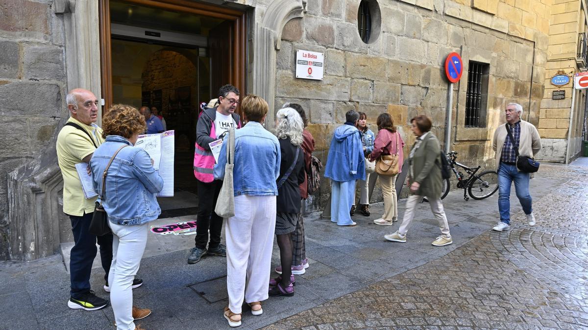Una de las visitas organizadas durante el festival Open Bio
