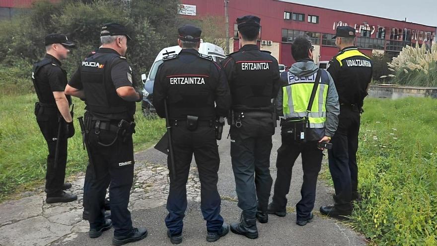 La Ertzaintza desaloja un domicilio ocupado en Sondika