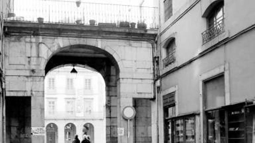 El acceso a la plaza Euskal Herria desde la calle Rondilla.