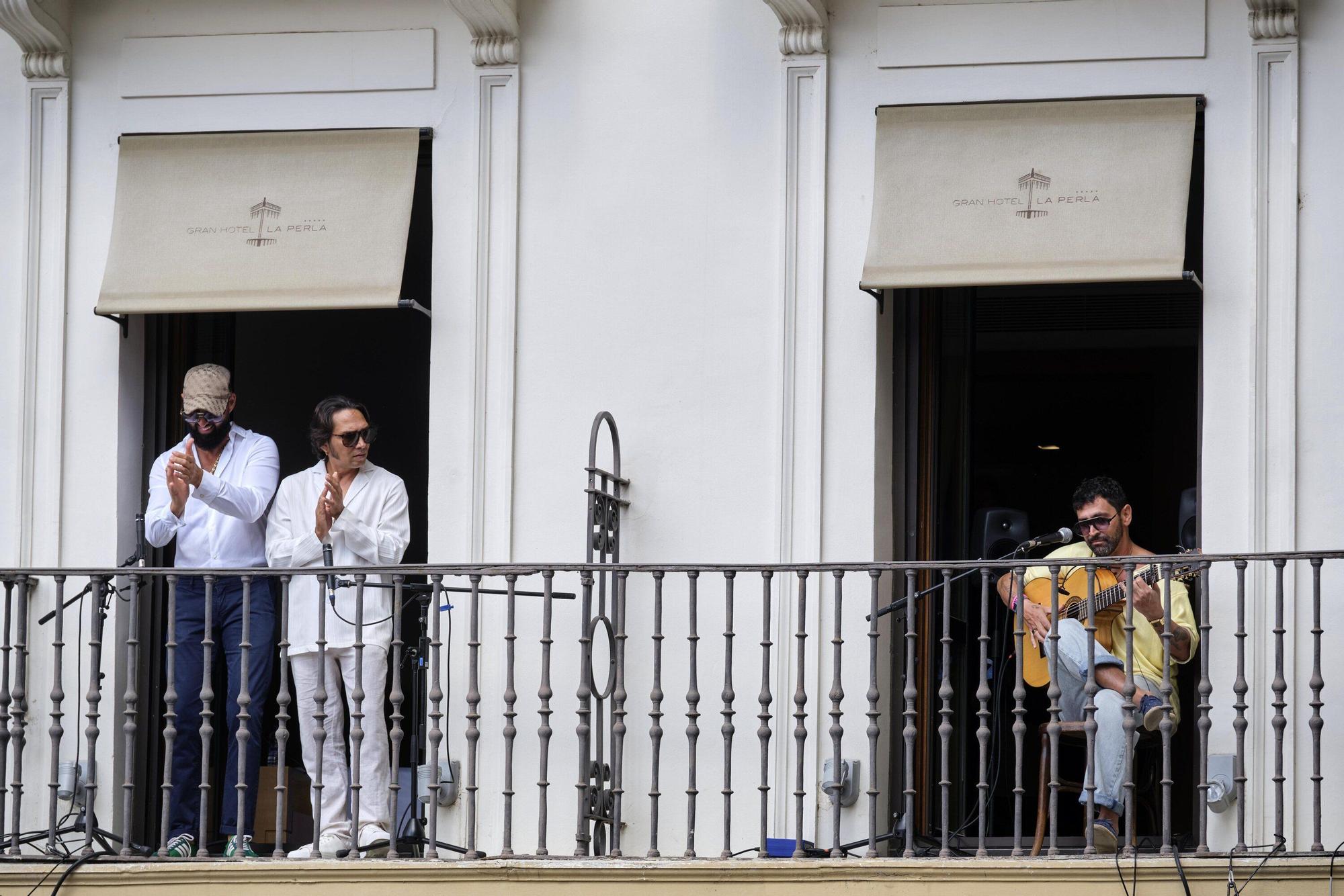 Actuación de Duquende y Julio Romero en la Plaza del Ayuntamiento