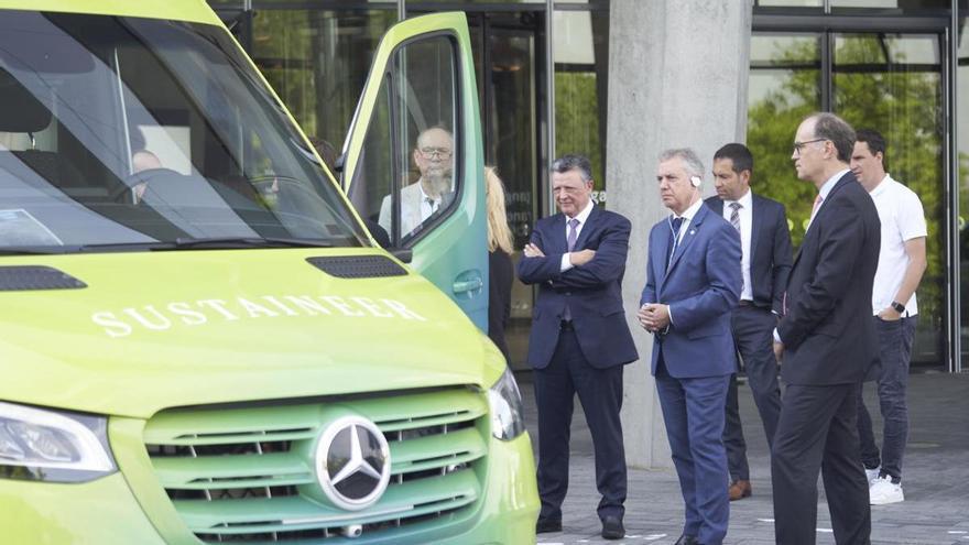 Reunión del lehendakari en Stuttgart con los responsables de Mercedes