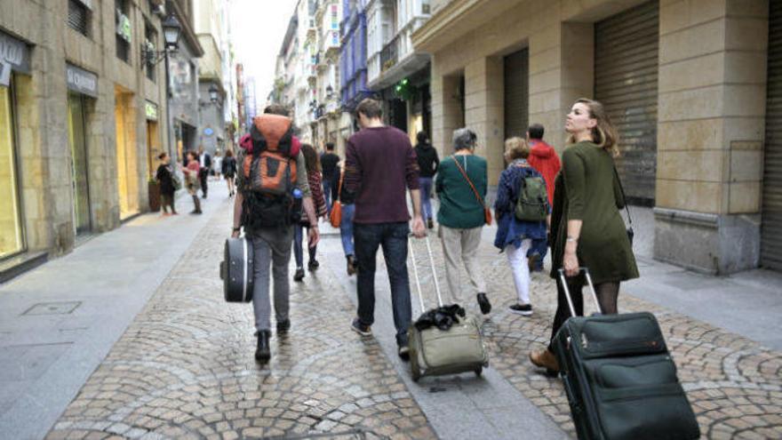 La afluencia y pernoctaciones de turistas en Euskadi se triplicaron en abril