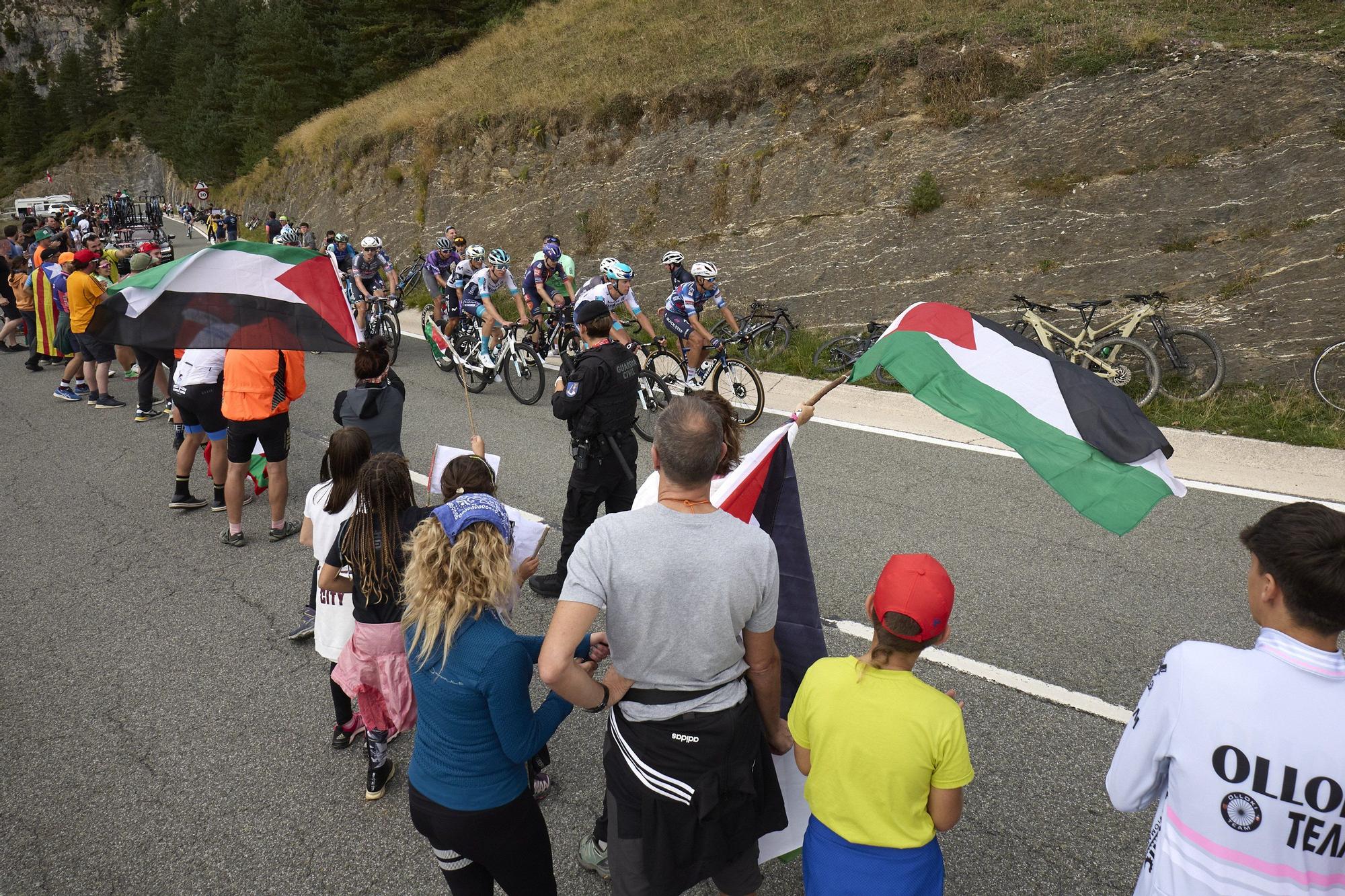 Fotos de la etapa navarra de La Vuelta 25 entre Sendaviva y Larra - Belagua