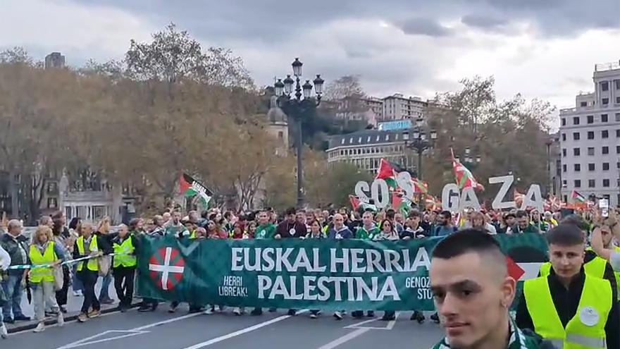 Directo, Euskal Selekzioa - Palestina | Arranca la primera de las manifestaciones de apoyo al pueblo palestino