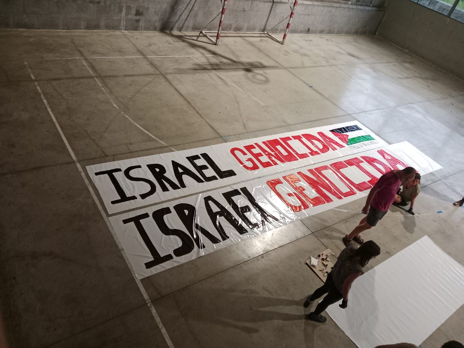 La Vuelta: el Valle de Roncal protesta contra el genocidio de Gaza