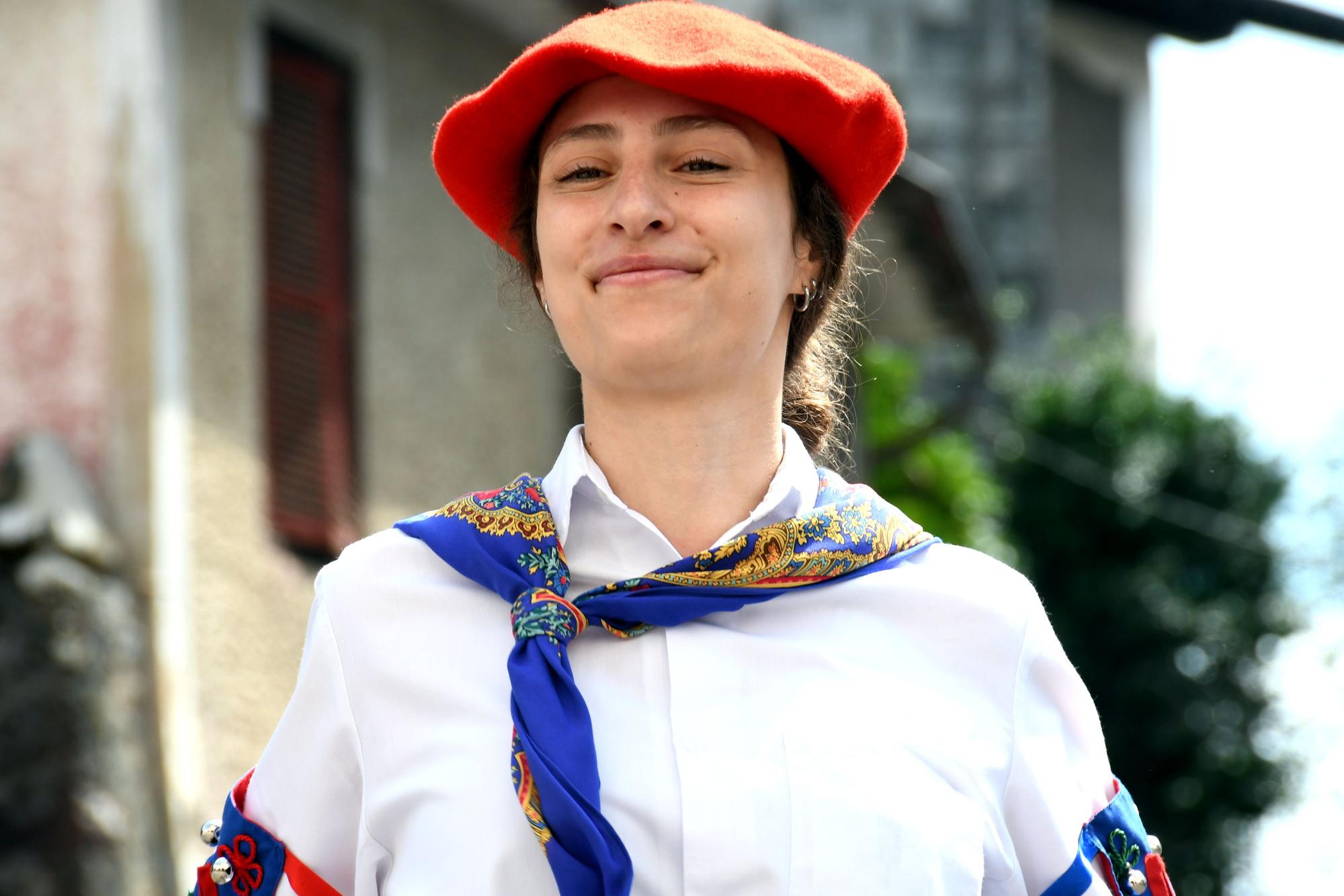 Bera celebra su día grande a ritmo de dantzas