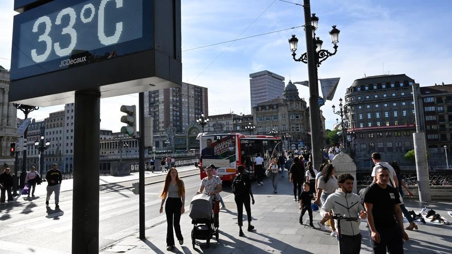 En imágenes: Los termómetros superan los 30 grados en Bilbao