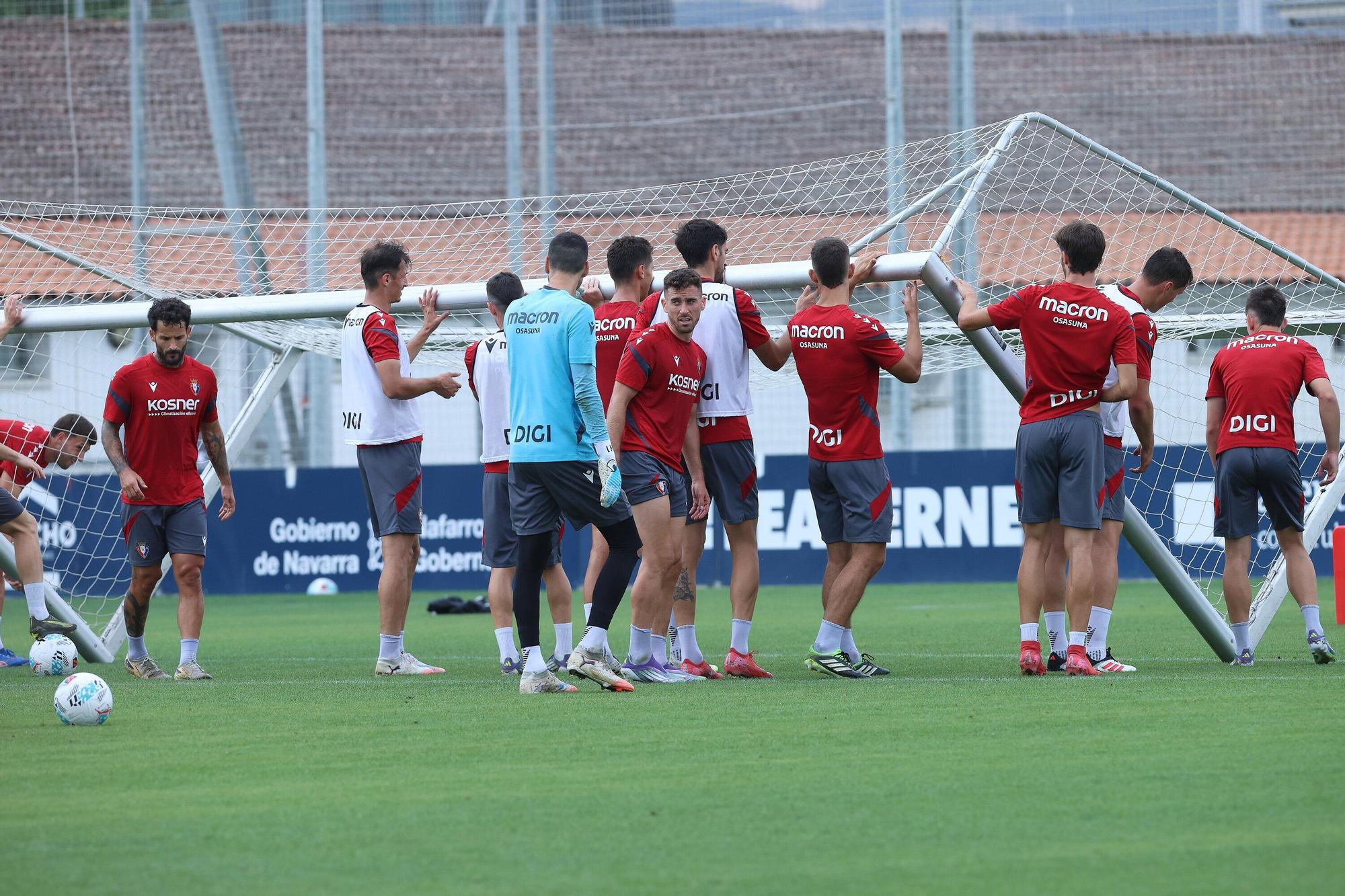 Fotos del entrenamiento de Osasuna antes de viajar a Madrid