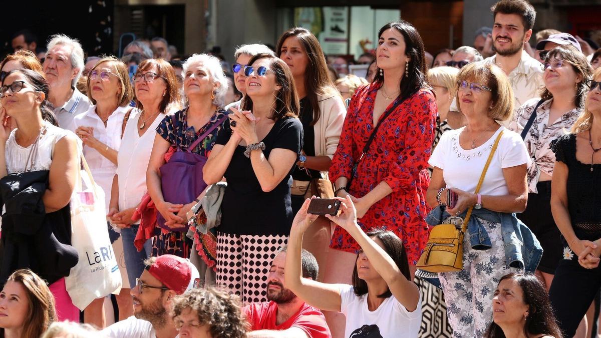 Público asistente el año pasado al recital de María Jose Llergo en la plaza del Ayuntamiento, en el &#039;Flamenco On Fire&#039;.