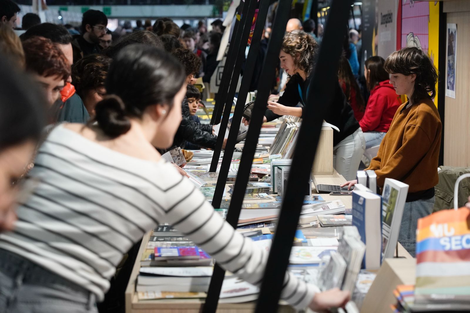 En imágenes: colas para acceder a una Durangoko Azoka a reventar