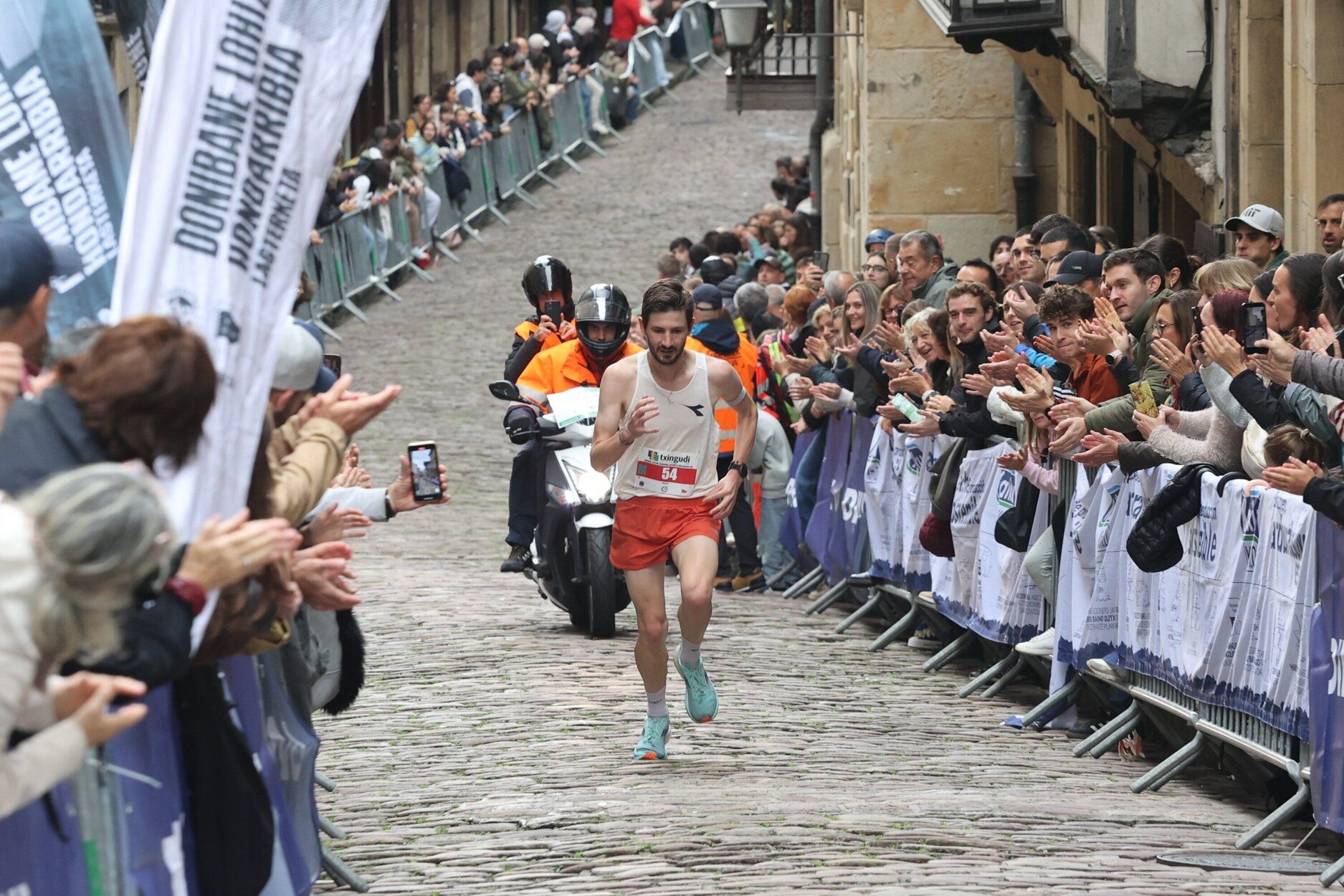 Nerea Egia y Rémi Raymond ganan la Donibane Lohizune-Hondarribia