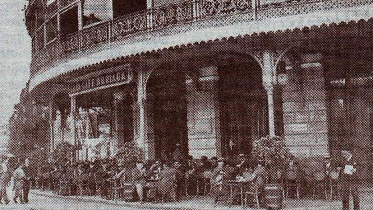 Imagen del Gran Café Arriaga que ocupó buena parte de los bajos del histórico edificio.
