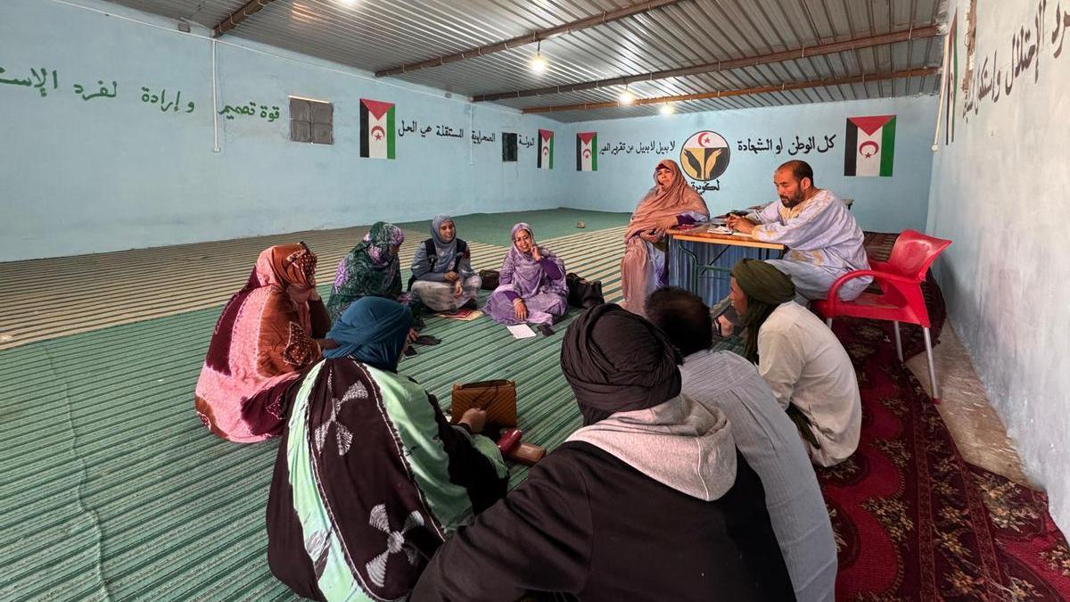 Formación a jefas de daira (distrito) sobre distribución de agua.