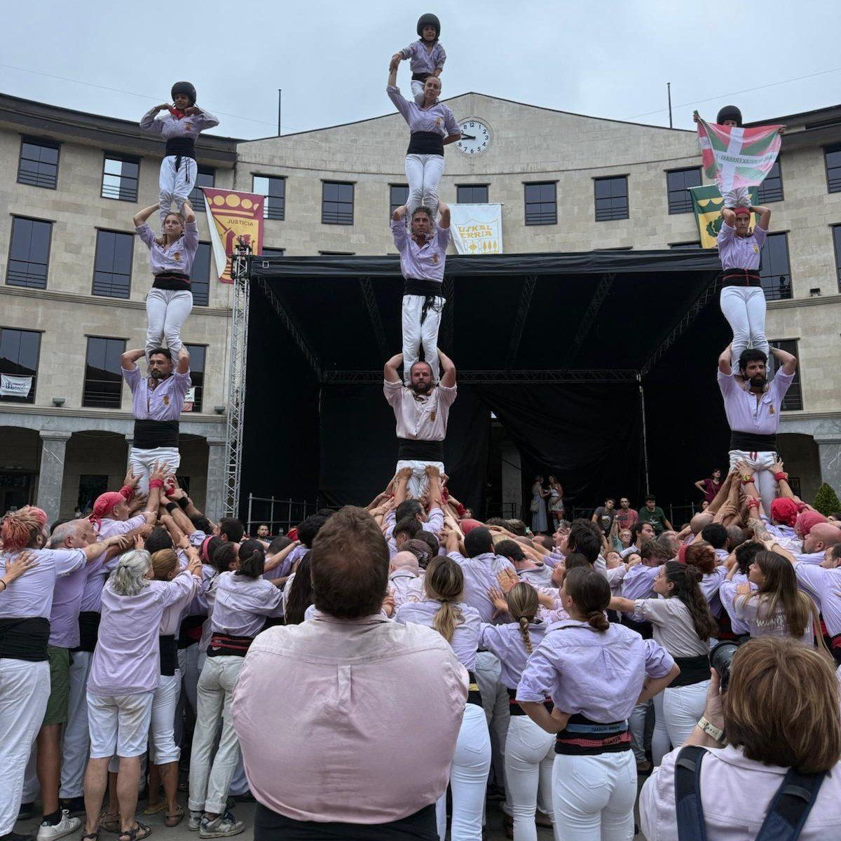 Castellers de Terrassa en los Sanrokes de Laudio 2025
