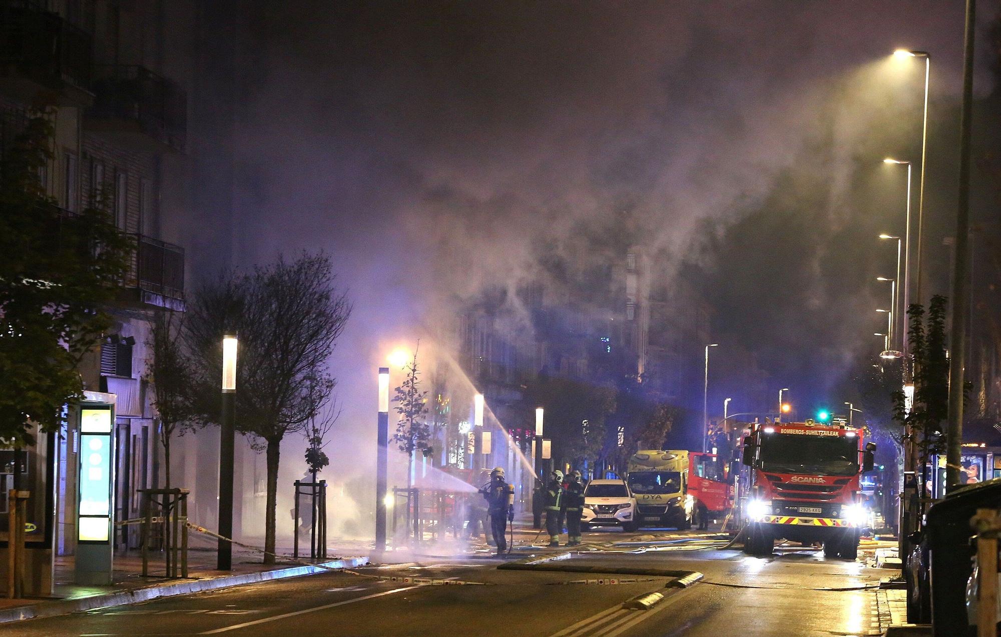 Fotos del incendio de un bazar en la Rochapea