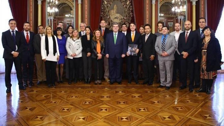 Juan Mari Aburto alkateak 14 herrialdetako 18 lider iberoamerikar hartu ditu