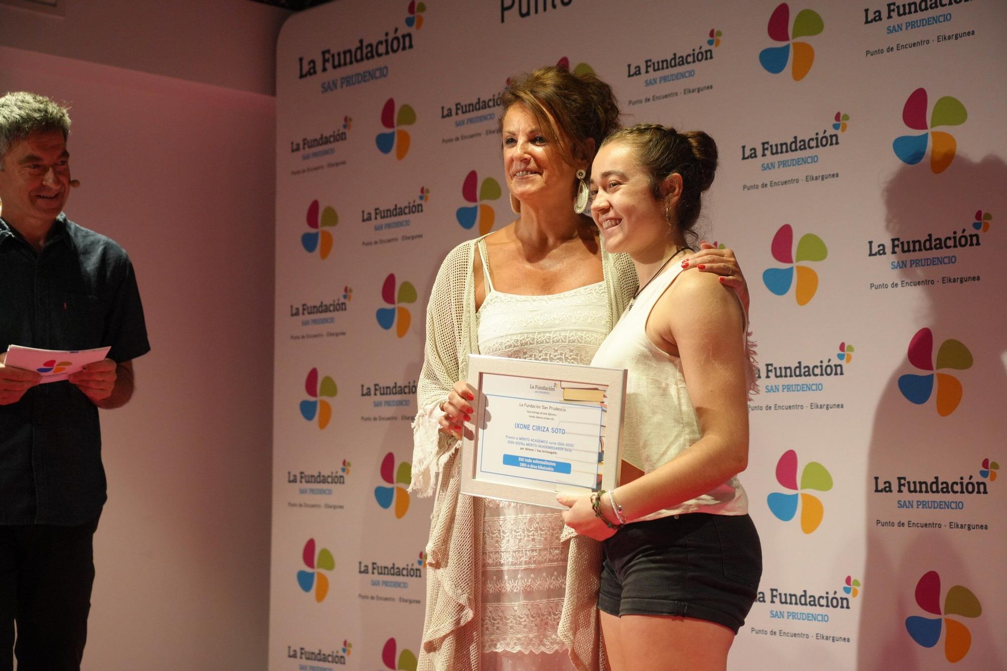 En imágenes: Entrega de premios LaF al mérito académico en la Fundación Laboral San Prudencio