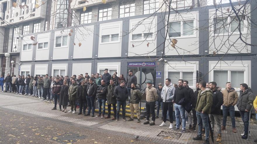 Ertzainas dicen basta &quot;a la violencia diaria&quot; que sufren en las calles