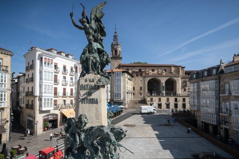 ‘Monumento a la Batalla’, de Gabriel Borrás y Abella. ]