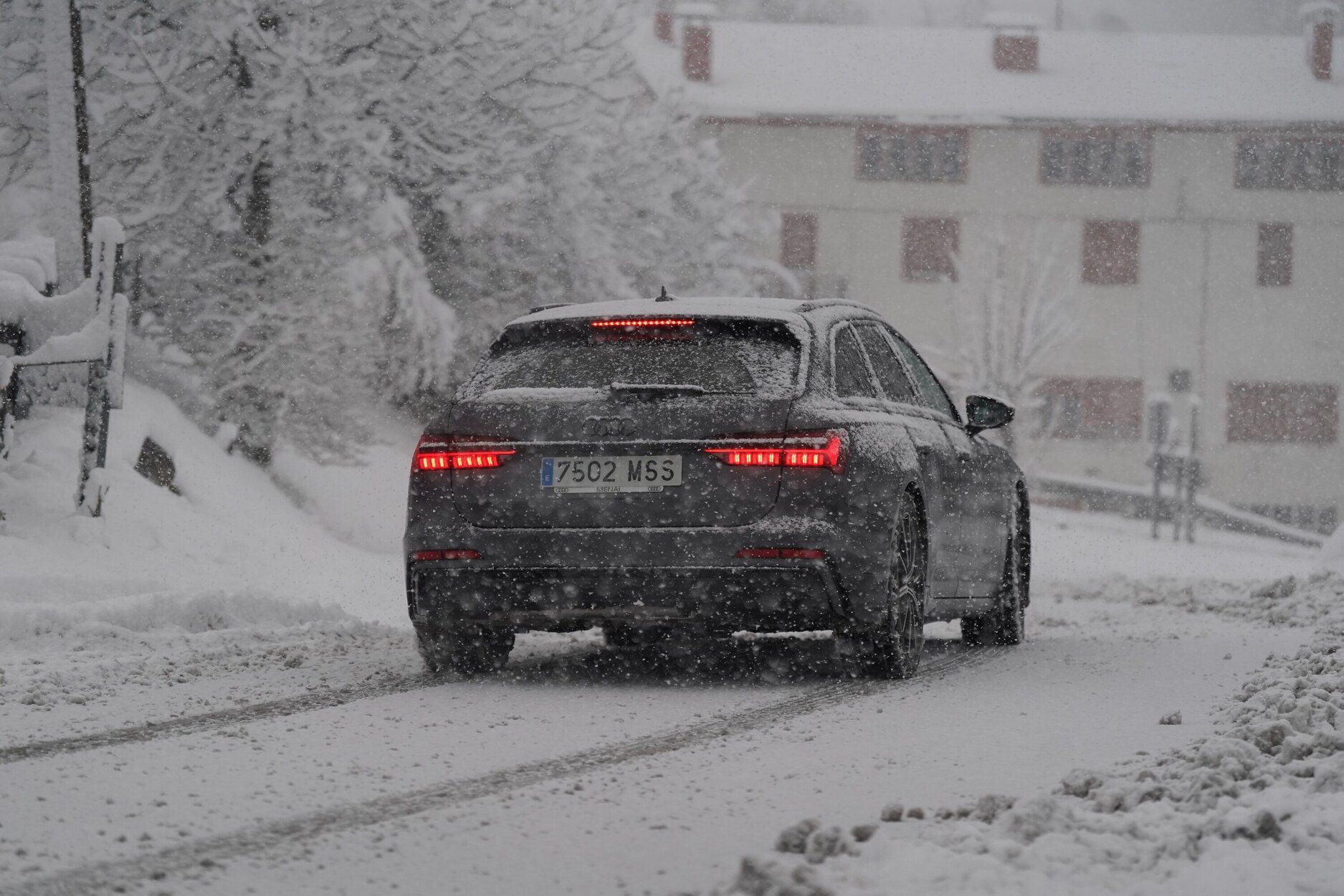 Nieve en el alto de Etzegarate