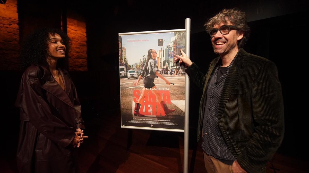 Nekane Otxoa y Antonio Muñoz de Mesa, este miércoles en Donostia, presentando &#039;Santa Zeta&#039;.