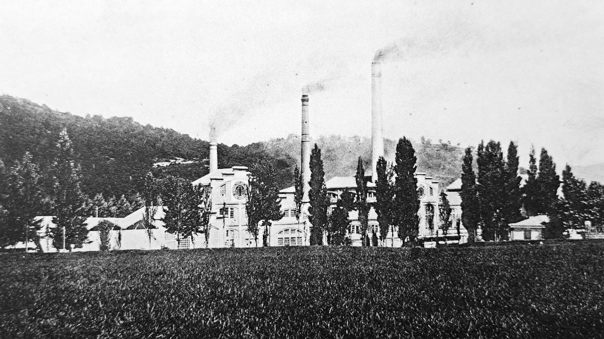 Otra de las postales era de la fábrica de Cementos Portland de Olazti.