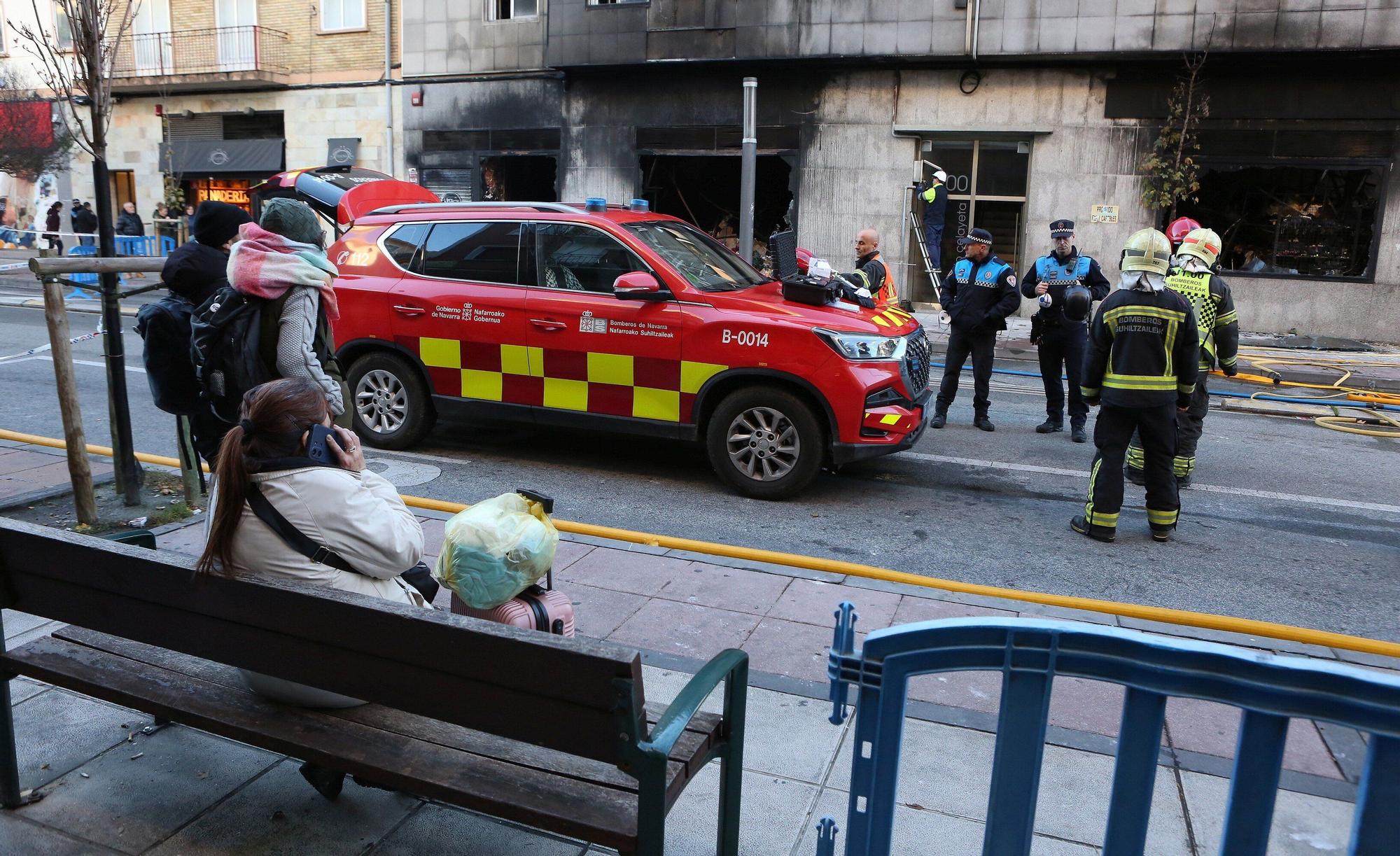 [FOTOS] Así ha quedado el bazar incendiado en la Rochapea