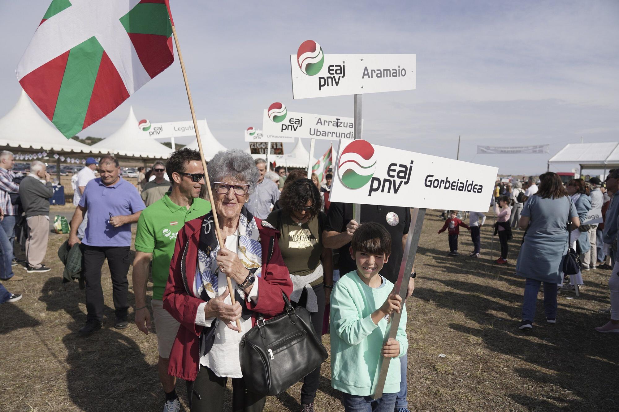 En imágenes: El Alderdi Eguna reúne a miles de jeltzales en un ambiente festivo