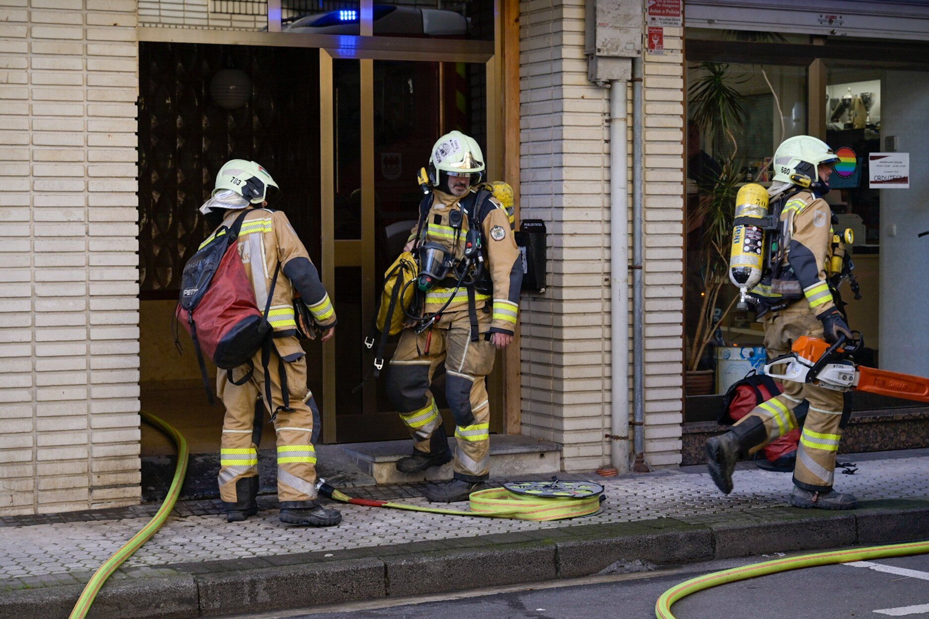 [Fotos] Se incendia un bloque de viviendas en Zumaia
