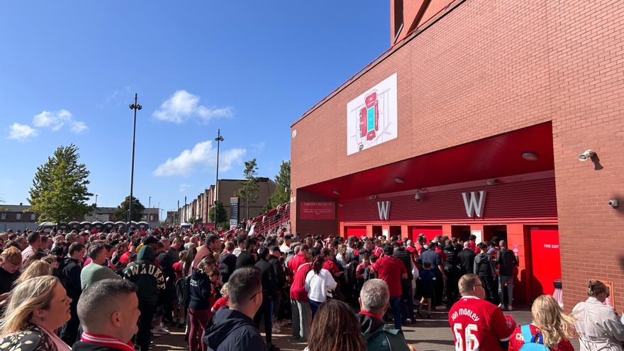 La tribuna de Anfield, evacuada una hora antes del partido