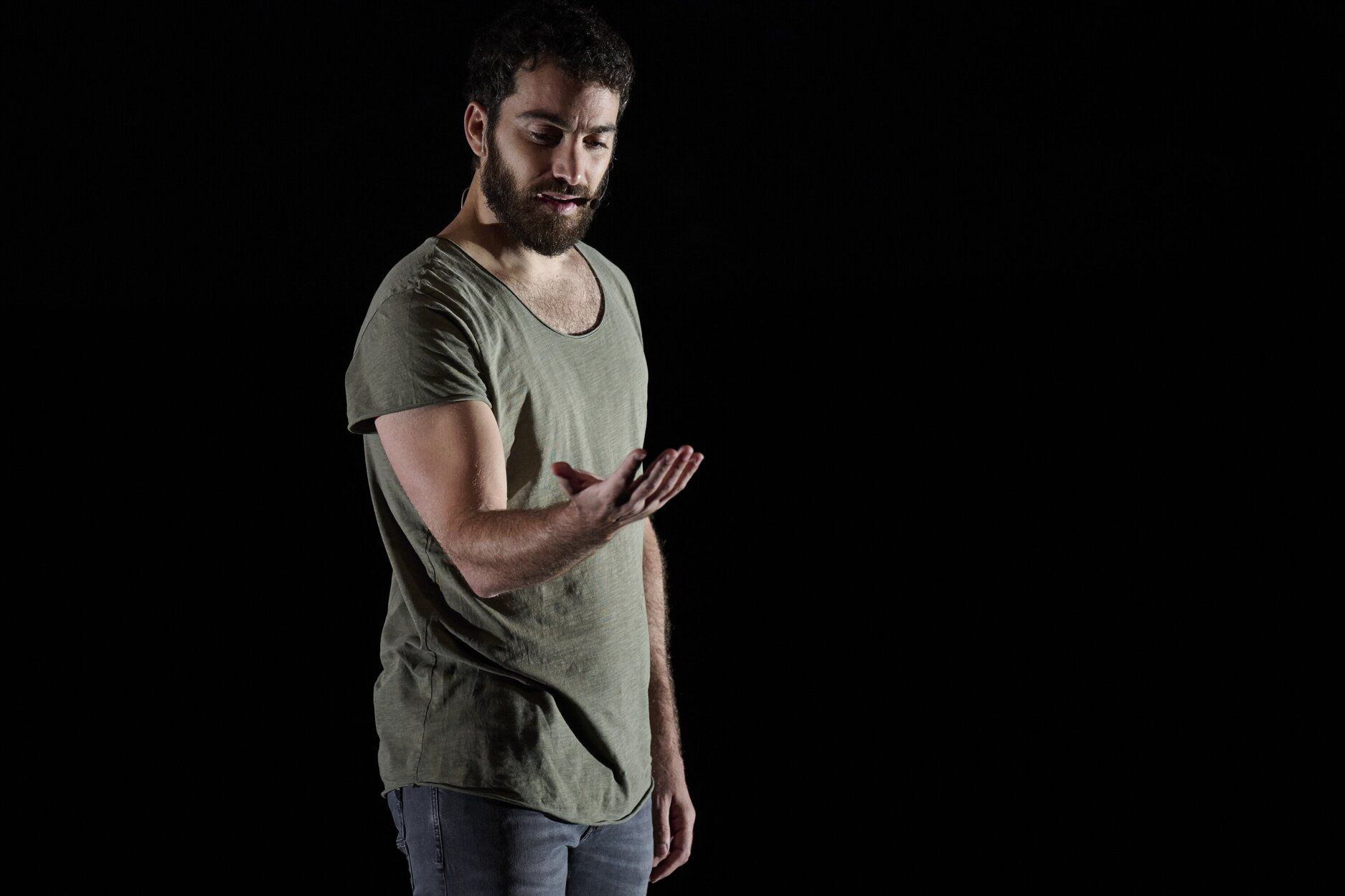 Imágenes de la obra 'En mitad de tanto fuego' en el Festival de Teatro de Olite