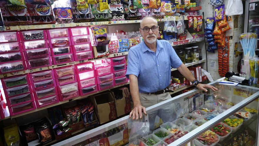 Tino, el vendedor de chuches que hace feliz a Ansoáin