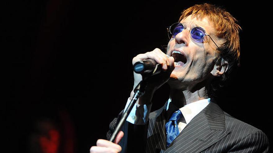 Robin Gibb actuando en Varsovia