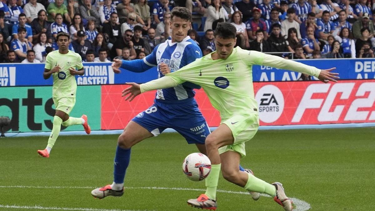 Antonio Blanco vuelve a la convocatoria. En la imagen, antye Pedri en el duelo de la primera vuelta en Mendizorroza