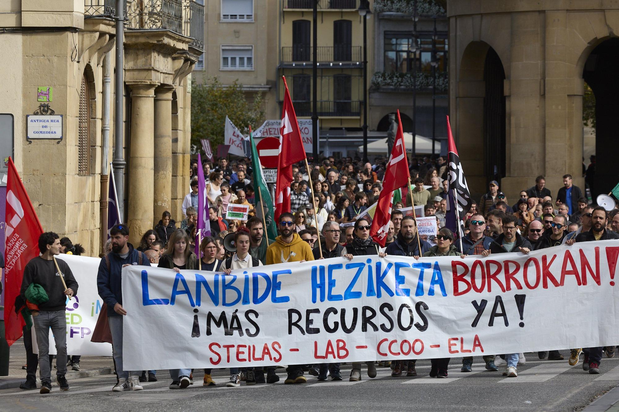 Manifestación de profesores y estudiantes de FP en Pamplona el segundo día de huelga